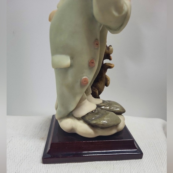 Giuseppe Armani Vintage Little Clown
Boy with Dog 8" Porcelain Figurine - Picture 5 of 9